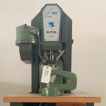 U02991570S03    APPLICAGANCI CON BICORNA 